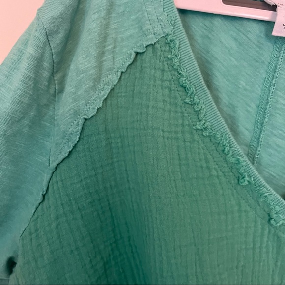 Tribal Jeans Teal Green V-Neck Tshirt Unfinished Hem Detail Women’s Large - Picture 4 of 6